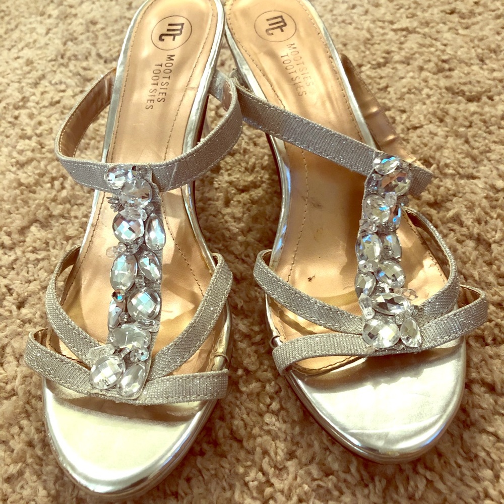 Mule sandals